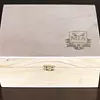 Caja de Pino con Miel de Acacia de 370 Ml, Molinillo, Vela y Maceta.