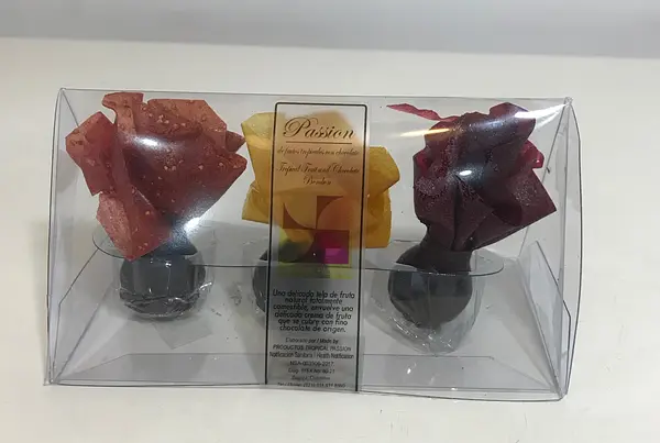Estuche x 3 Unidades de Flores de Chocolate con Fruta Deshidratada