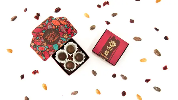 Caja x 4 Unidades 50gr de Trufas Mida Cacao 65% con Arándanos y Almendras.