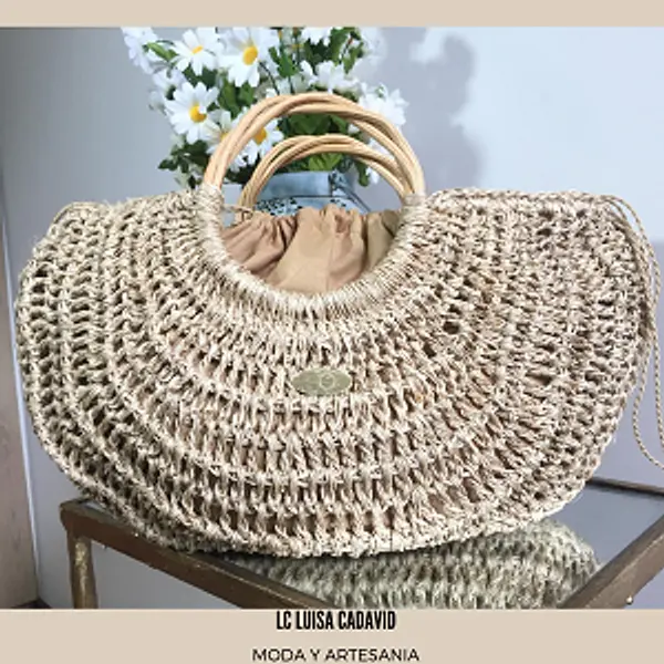 Bolso de Fique con Asas de Bejuco Artesanal.