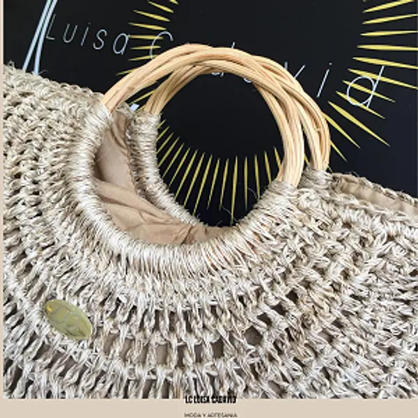 Bolso de Fique con Asas de Bejuco Artesanal.