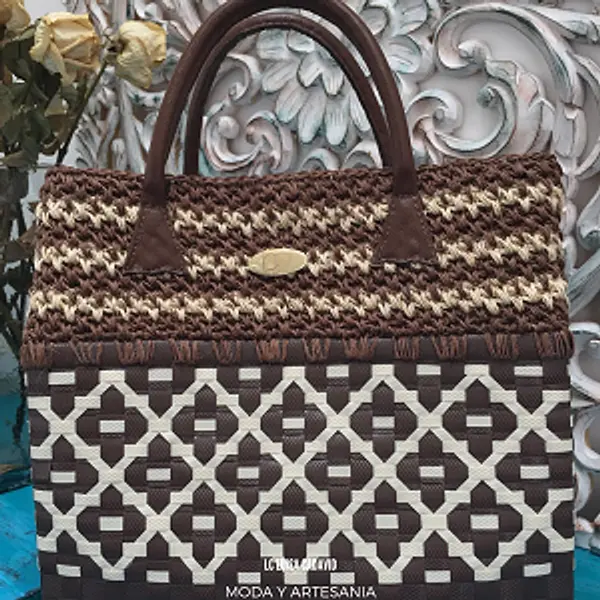 Bolso de Fique y Zuncho Color Café Artesanal.