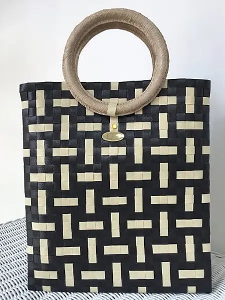 Bolso de Zuncho Beige con Negro con Asa de Cuero Artesanal