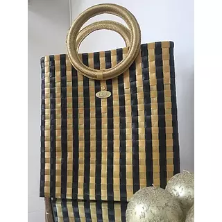 Bolso de Zuncho Dorado con Negro con Asa de Cuero Artesanal