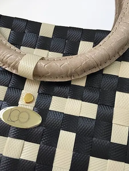 Bolso de Zuncho Beige con Negro con Asa de Cuero Artesanal