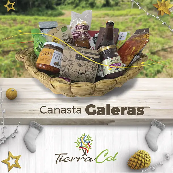 Canasta Panera Típica de Junco Que Contiene 13 Productos