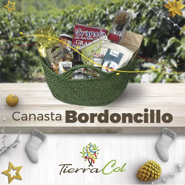 Canasta Tejida de Fibra de Fique Que Contiene 12 Productos